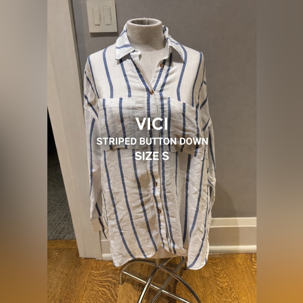 VICI White Blue Stripe Button Down Shirt Small
